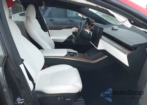 2024 Tesla Model X Long Range z USA, uszkodzony, nr VIN 7SAXCBE58RF459994